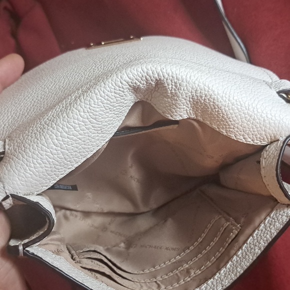 NEW Michael Kors White Pebble Leather Crossbody/ Clutch EXCELLENT CONDITION - Picture 9 of 9